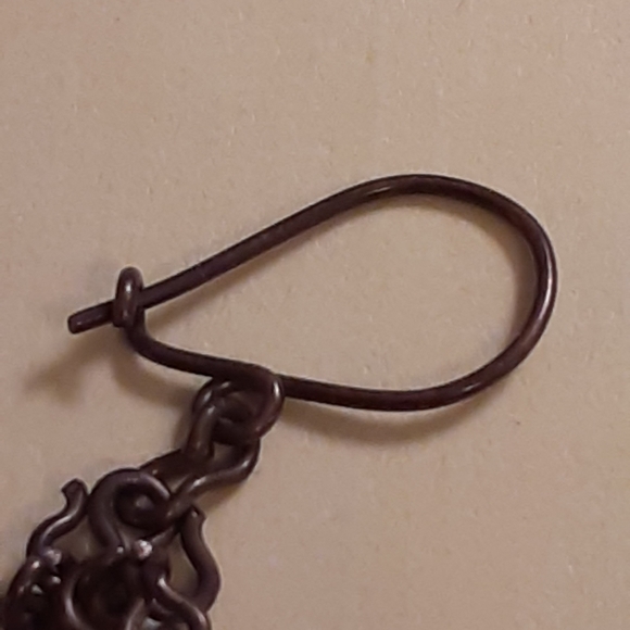 A687 earings. Green stone in each dangling ear - Picture 7 of 8